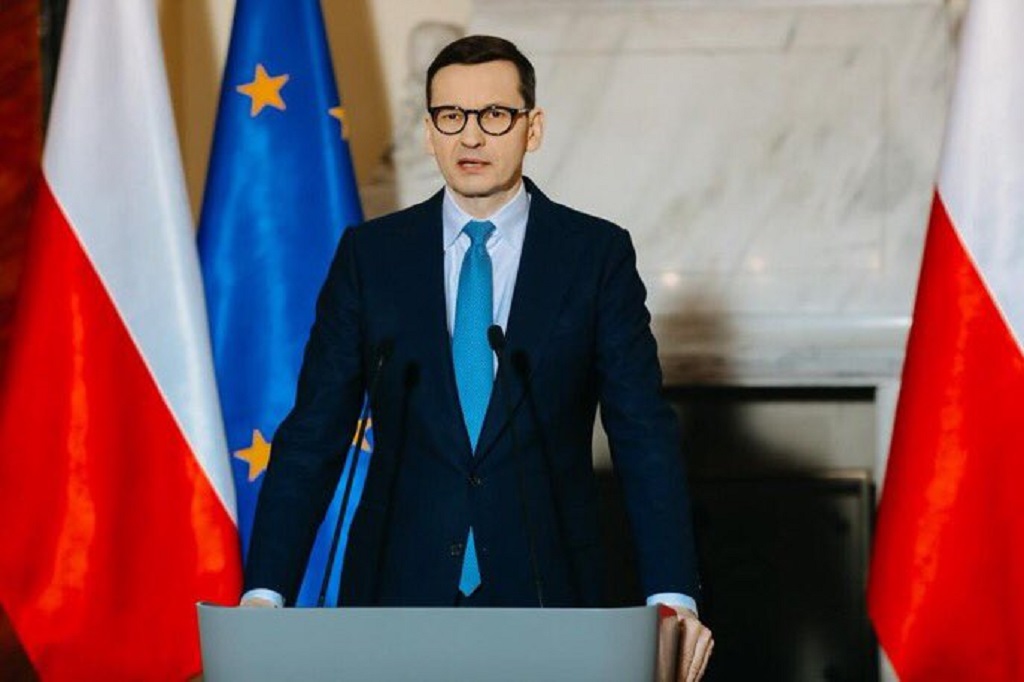 A lengyel kormányfő fegyveres támogatást ígér Helsinkinek és Stockholmnak egy orosz invázió esetére